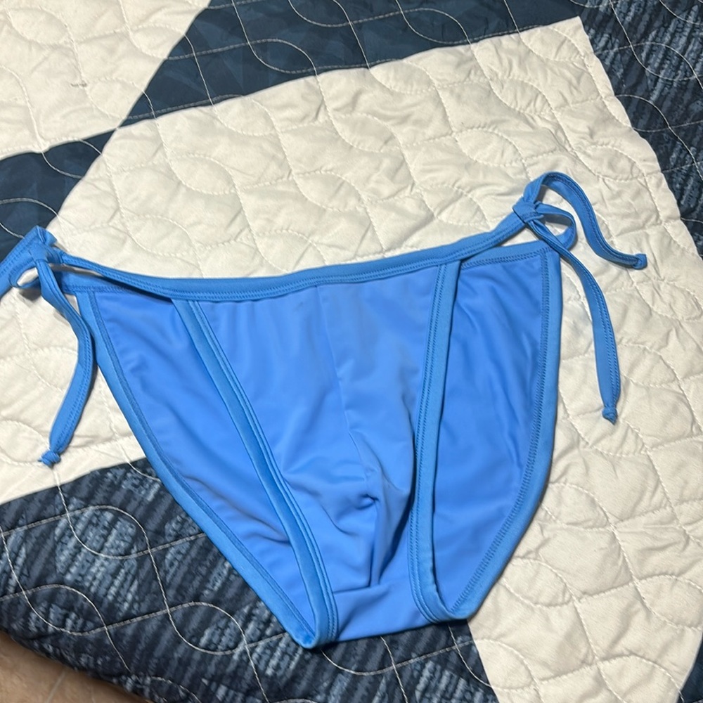 Obeachsport String bikini size xl but fits like a large